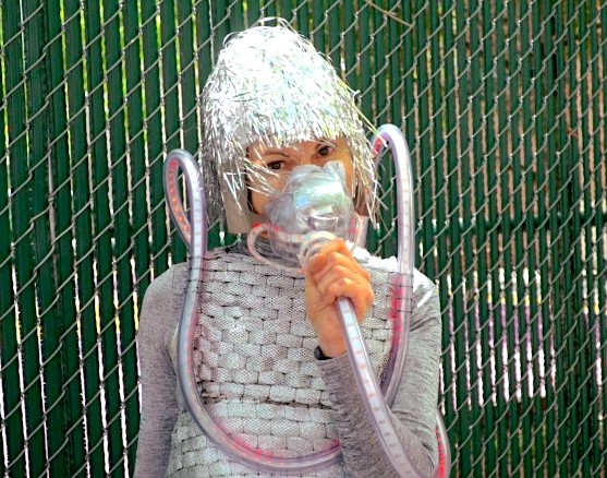 This dress changes color to show how polluted your air is