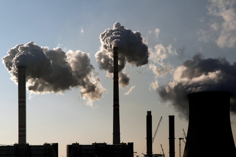 coal power plant emitting smoke