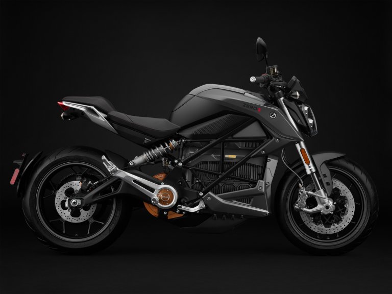 This sleek electric motorcycle uses new battery tech for longer rides