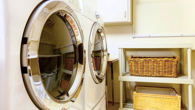 Laundry room with modern appliaces